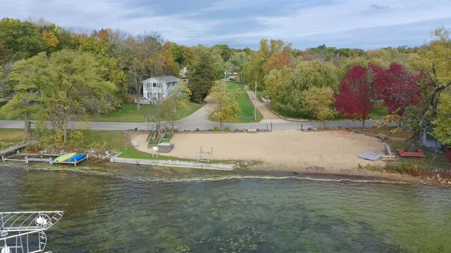$460,000 | N4535 West Shore Place Road, Cambridge, WI 53523