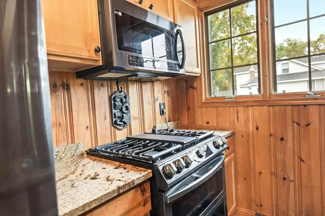 $460,000 | N4535 West Shore Place Road, Cambridge, WI 53523