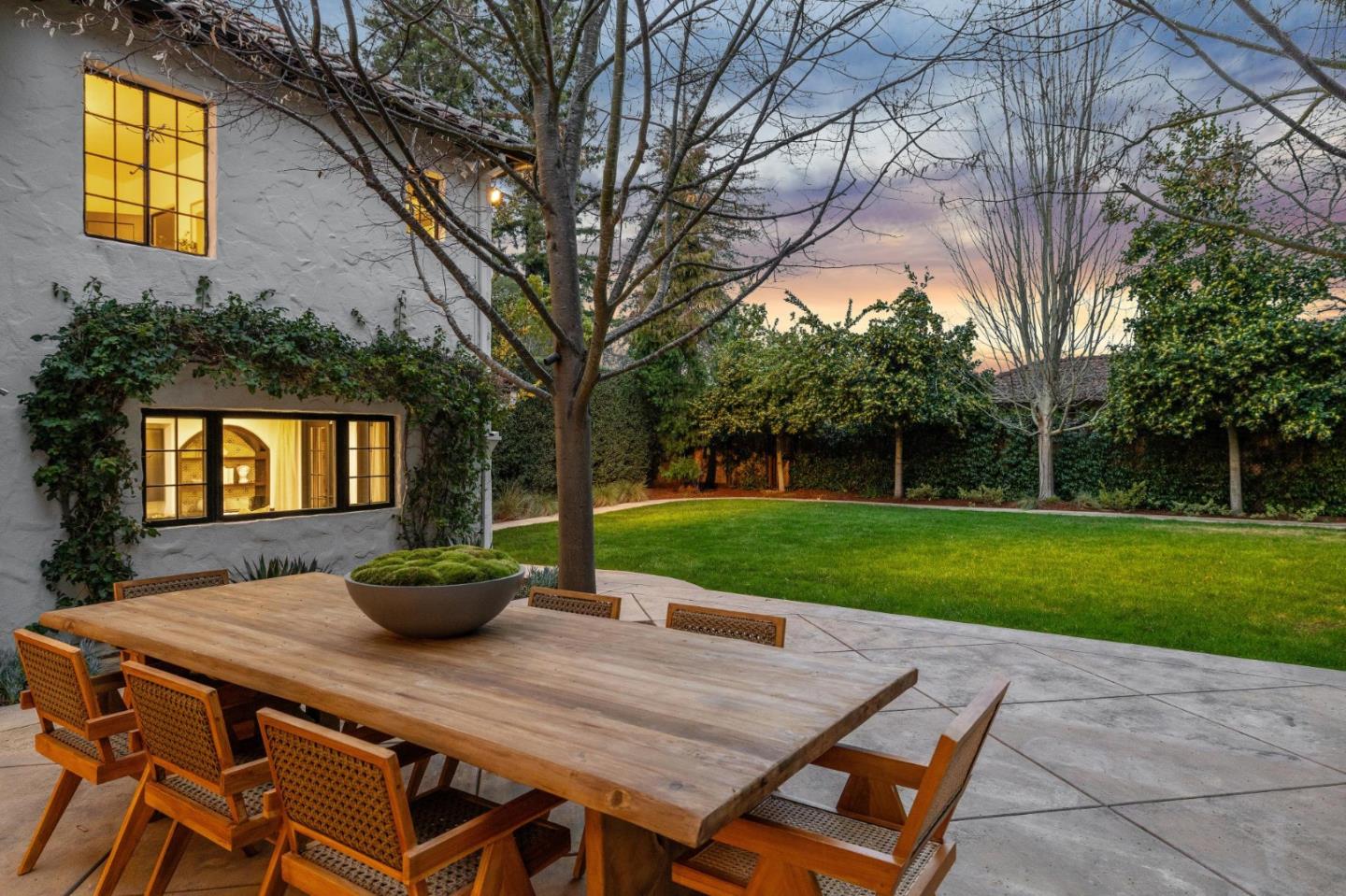 414 Edgewood Road San Mateo, CA 94402 - Photo 104 of 112 a view of a patio with table and chairs and potted plants with large trees