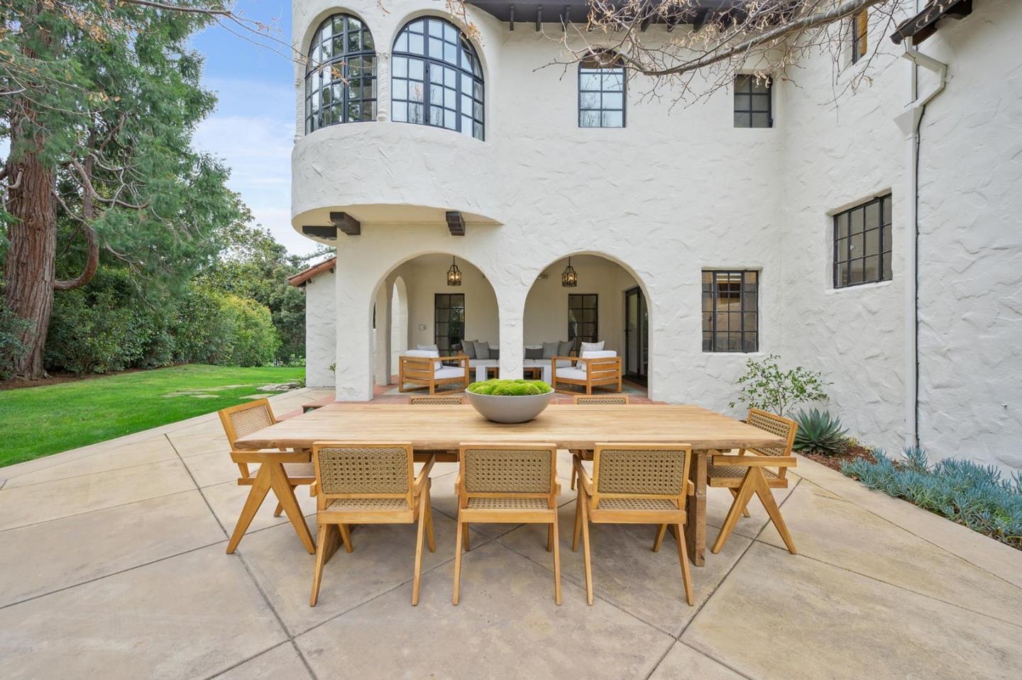 414 Edgewood Road San Mateo, CA 94402 - Photo 78 of 112 a view of a patio with table and chairs and potted plants