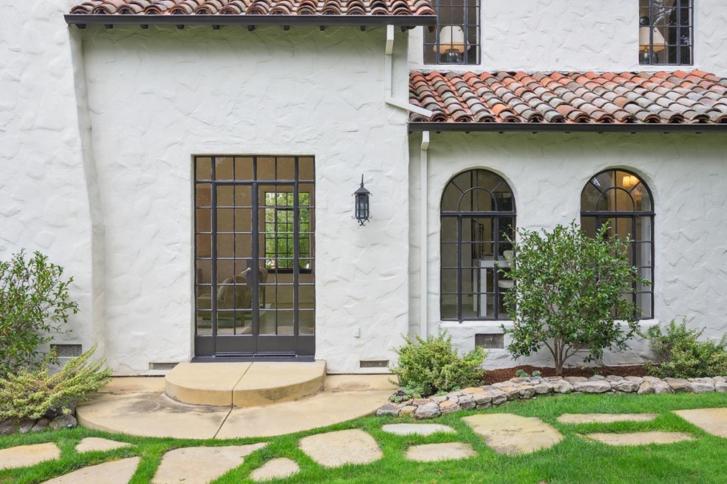 414 Edgewood Road San Mateo, CA 94402 - Photo 85 of 112 a front view of a house with garden