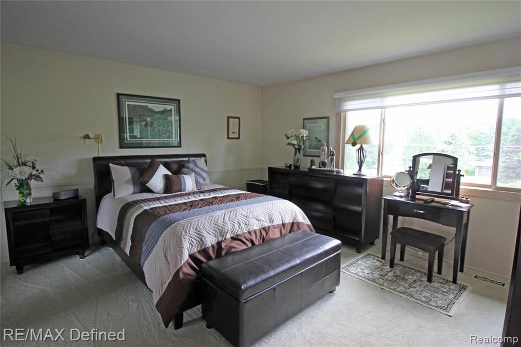 2945 Meadowbrook Drive Rochester Hills, MI 48309 - Photo 11 of 21