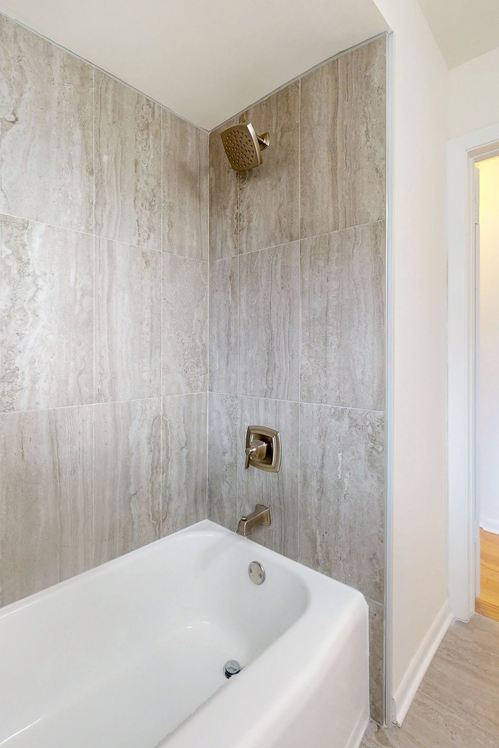 6249 West Addison Street Chicago, IL 60634 - Photo 13 of 35 a bathroom with a bathtub