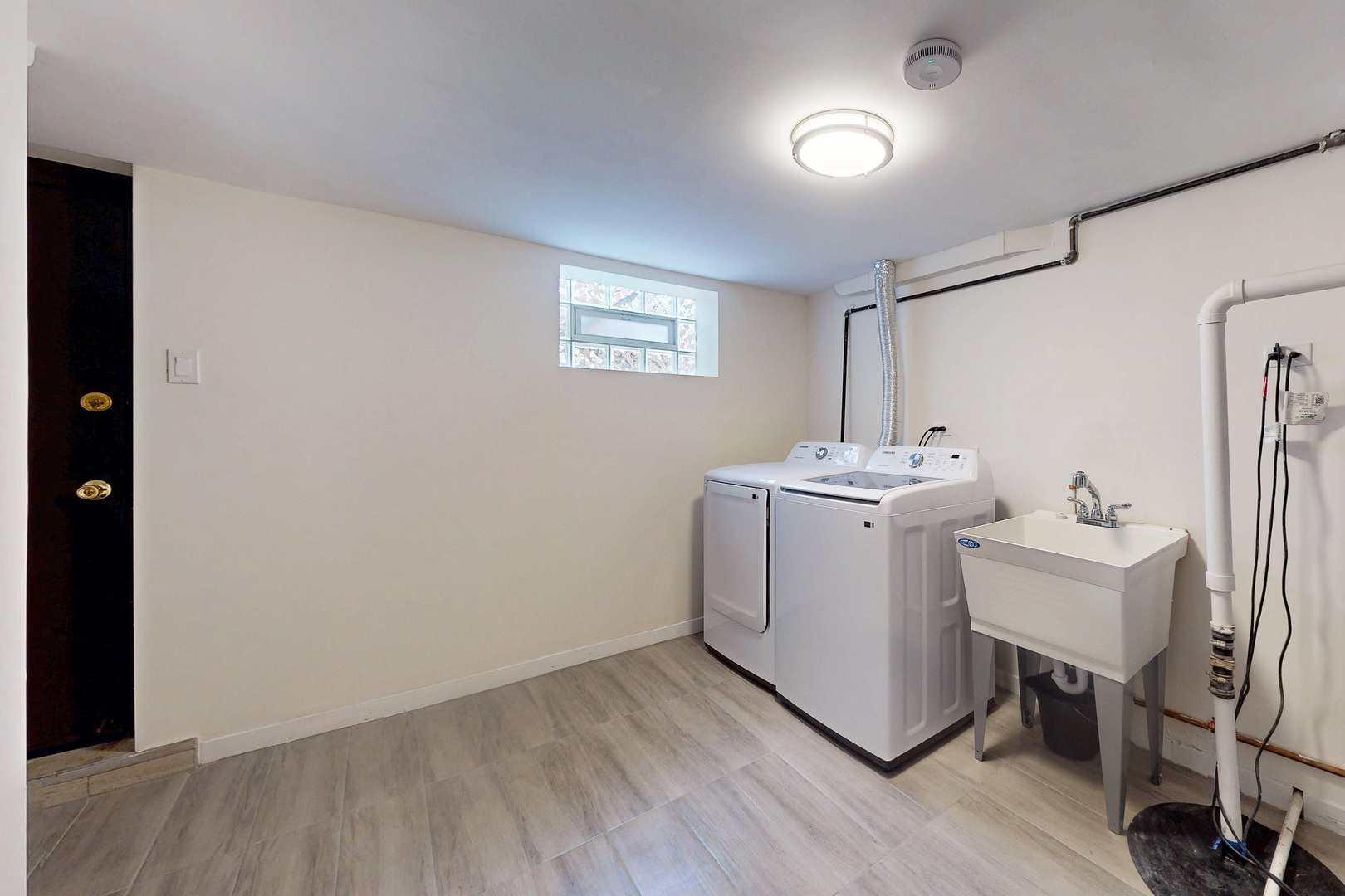 6249 West Addison Street Chicago, IL 60634 - Photo 32 of 35 a utility room with dryer and washer