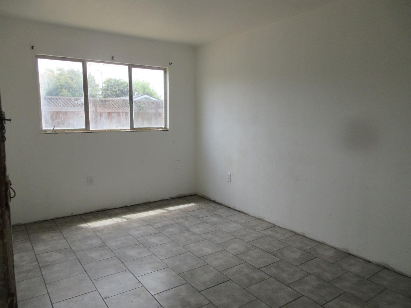 696 Coyote Road San Jose, CA 95111 - Photo 12 of 18 an empty room with windows