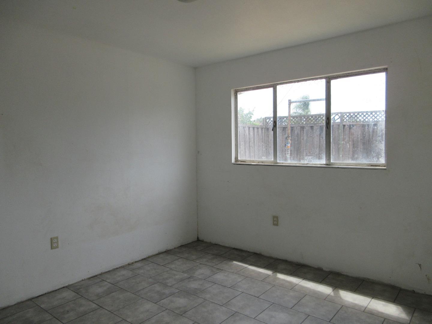 696 Coyote Road San Jose, CA 95111 - Photo 13 of 18 an empty room with a window