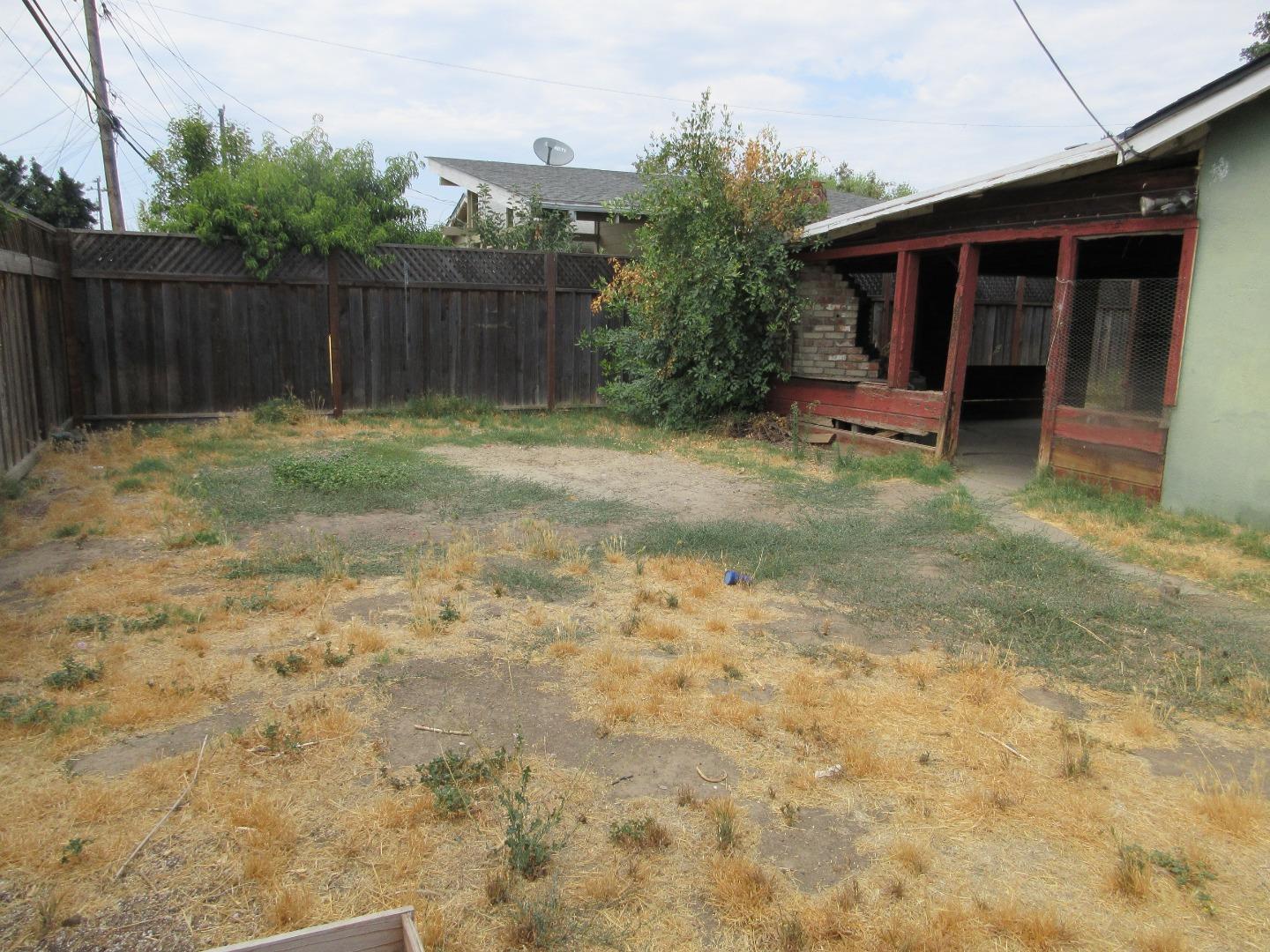696 Coyote Road San Jose, CA 95111 - Photo 18 of 18 a view of a backyard