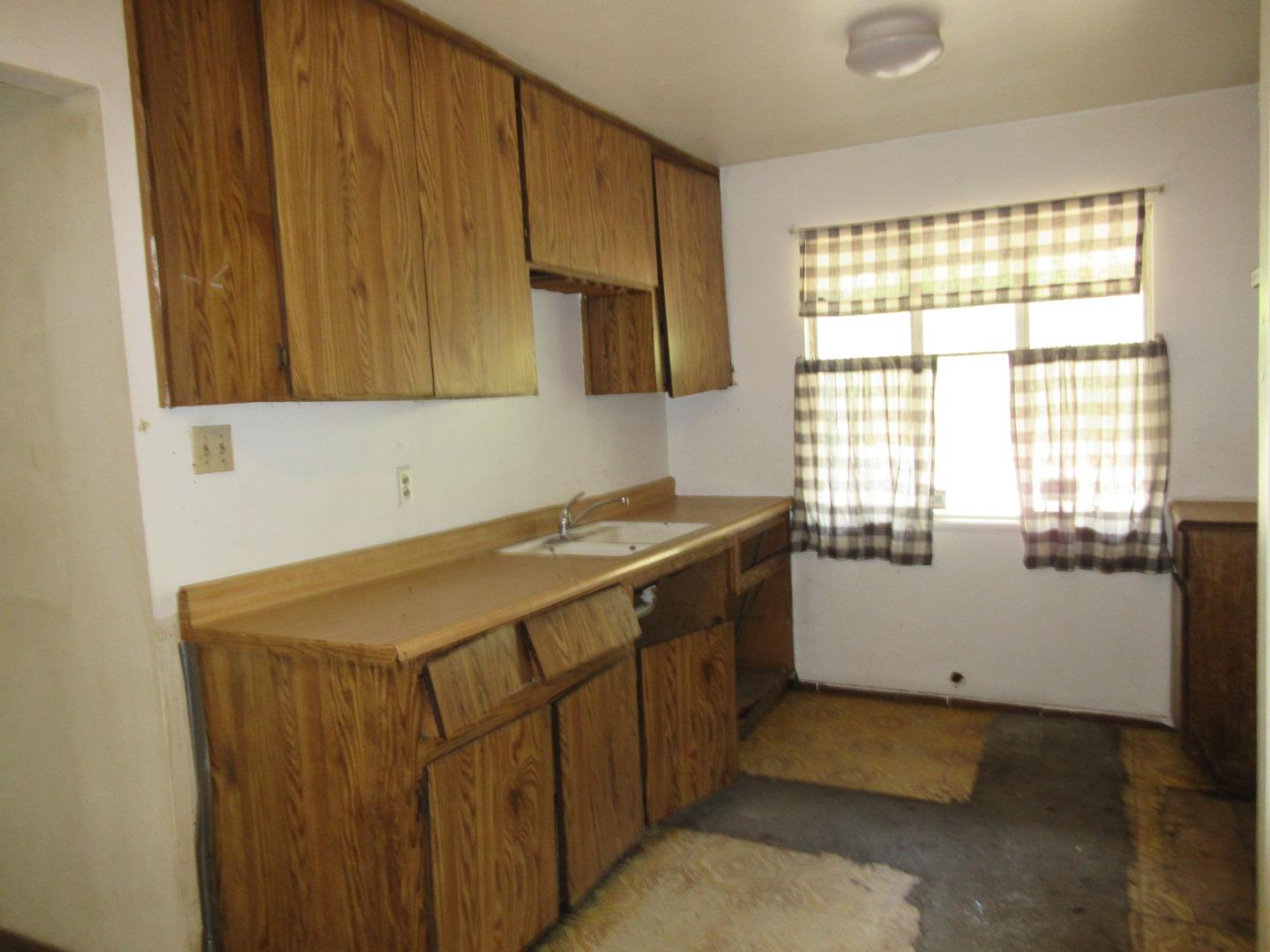696 Coyote Road San Jose, CA 95111 - Photo 5 of 18 a utility room with dryer and washer