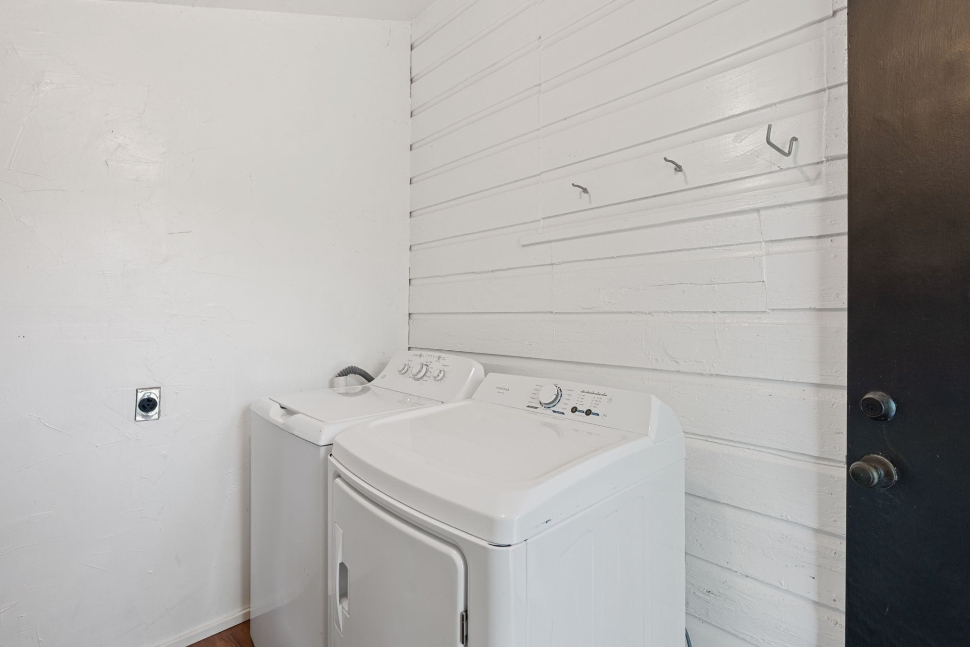 1303 Walnut Avenue Austin, TX 78702 - Photo 9 of 12 a utility room with dryer and washer