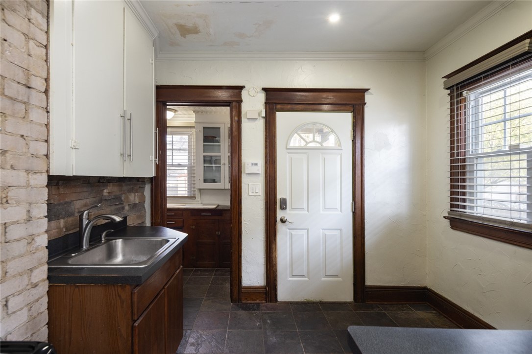 400 Electric Avenue Rochester, NY 14613 - Photo 9 of 33