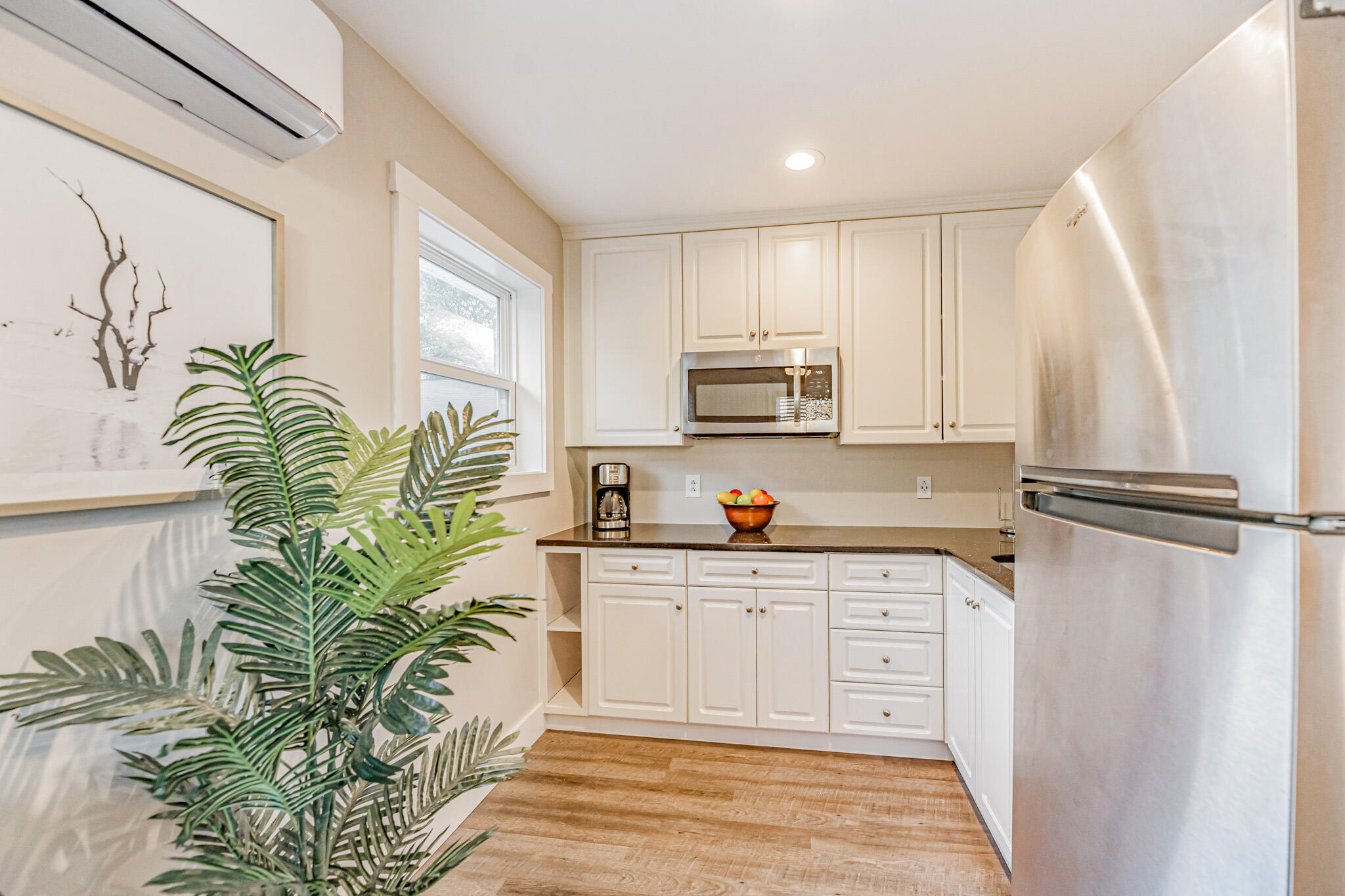 1142 Ocean View Road Charleston, SC 29412 - Photo 13 of 25 Guest Kitchenette