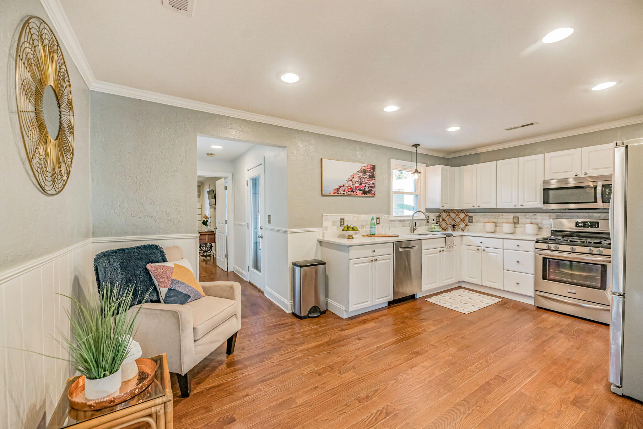 1142 Ocean View Road Charleston, SC 29412 - Photo 4 of 25 Kitchen