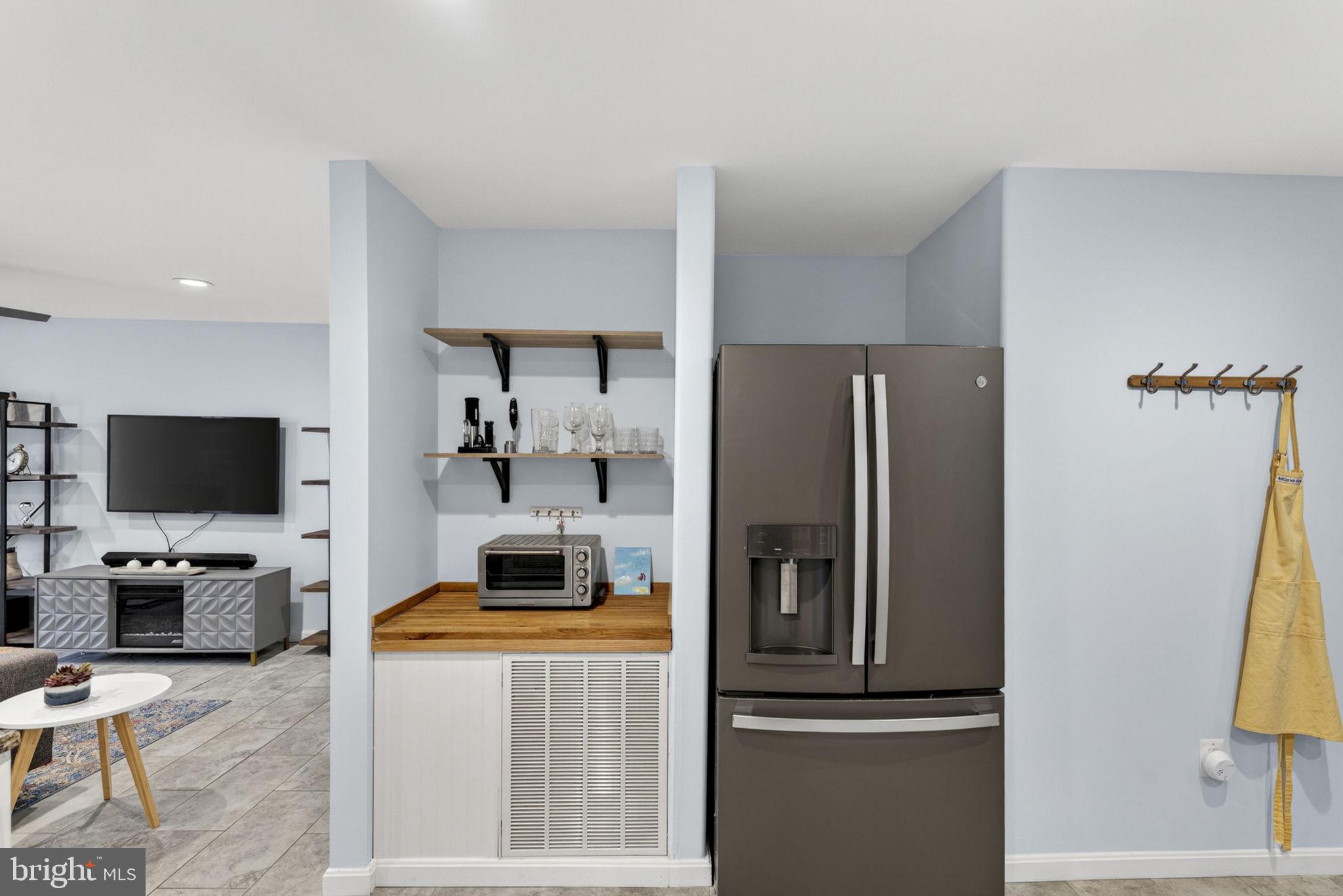 102 Confederate Circle Locust Grove, VA 22508 - Photo 29 of 45 Modern kitchen with sleek appliances.