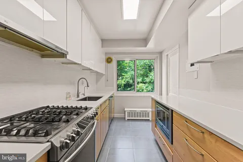 $4,200 | 4201 Cathedral Avenue Northwest, Unit 501W, Washington, DC 20016