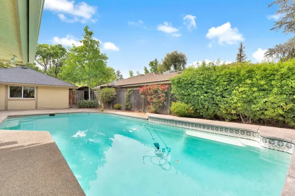 $665,000 | 674 East Cole Avenue, Fresno, CA 93720