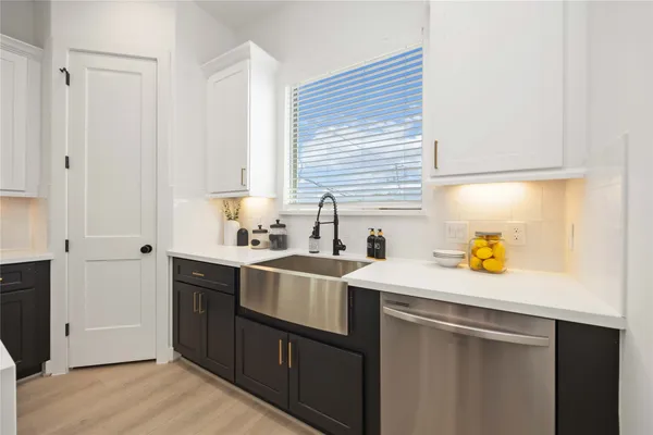 $369,900 | 7805 Amelia Road, Unit B, Houston, TX 77055