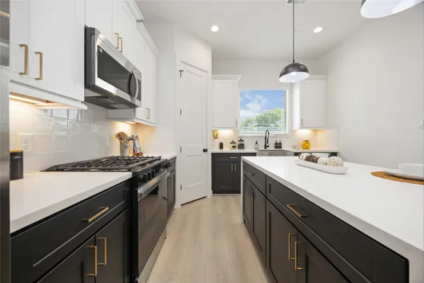 $369,900 | 7805 Amelia Road, Unit B, Houston, TX 77055