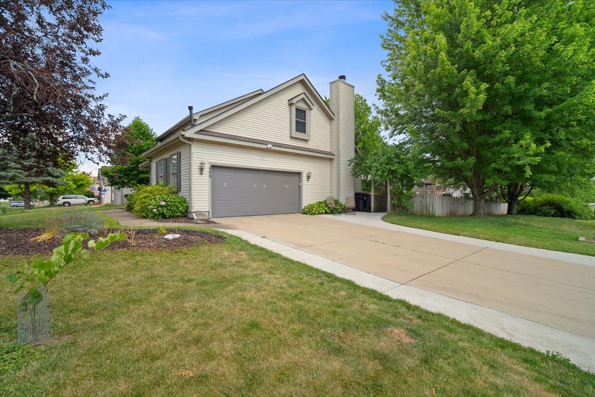 400 Park Pl Drive Normal, IL 61761 - Photo 3 of 33 a front view of a house with yard and green space