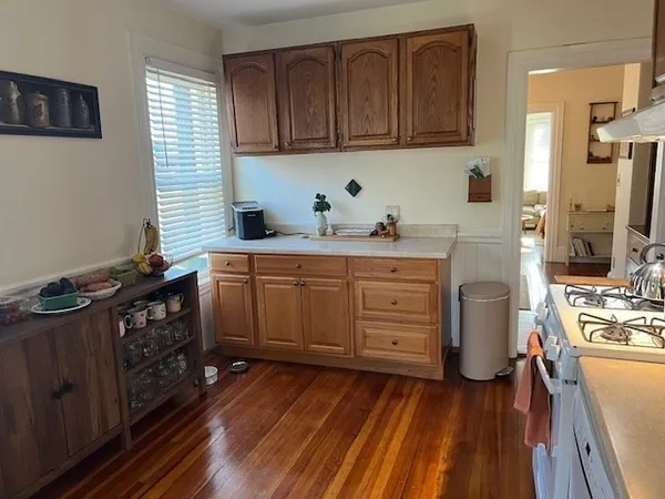 $3,200 | 36 Willow Street, Unit 2, Newton, MA 02459
