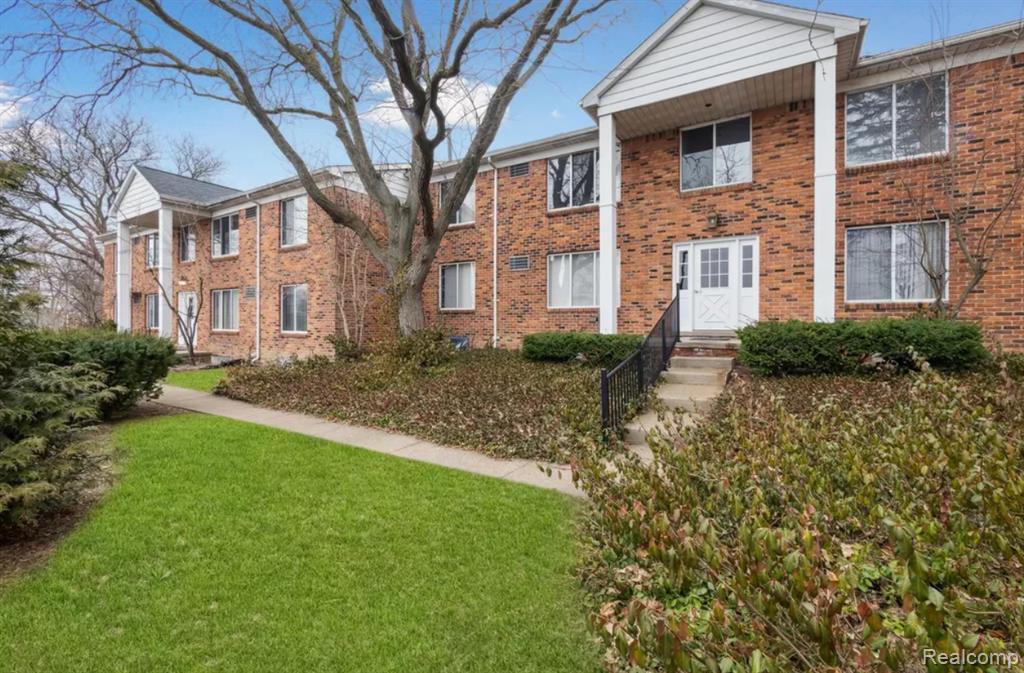 1252 East West Maple Road, Unit 2 Walled Lake, MI 48390 - Photo 2 of 11