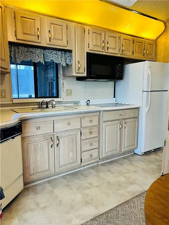 $125,000 | 1295 South Cawston Avenue, Unit 272, Hemet, CA 92545