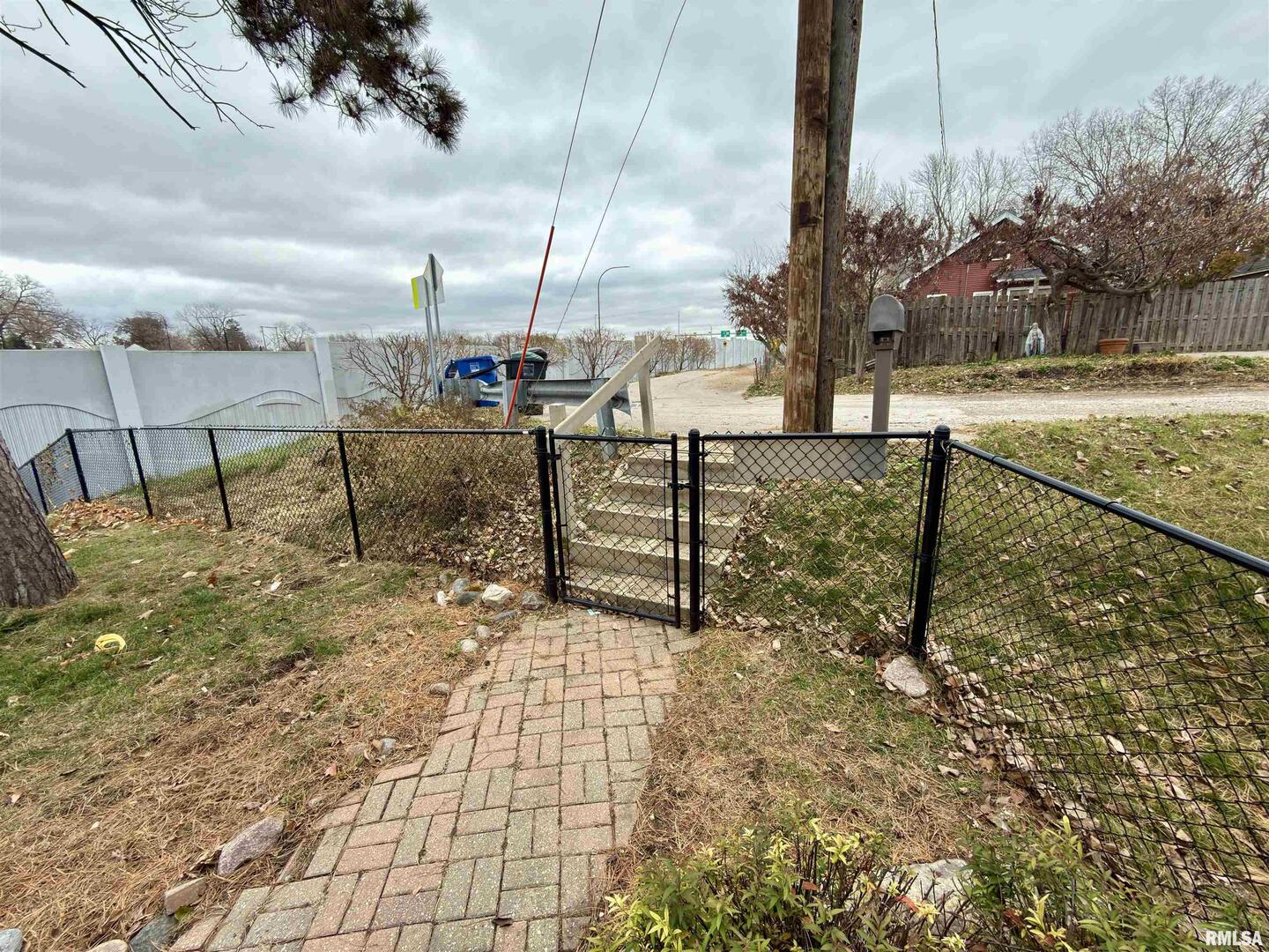 2003 19th Street Moline, IL 61265 - Photo 25 of 39 a view of outdoor space with seating