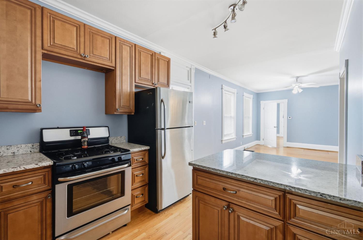 3262 Linwood Avenue Cincinnati, OH 45208 - Photo 22 of 53