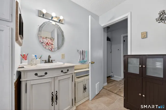 $359,900 | 18 Cadbury Place, Naugatuck, CT 06770