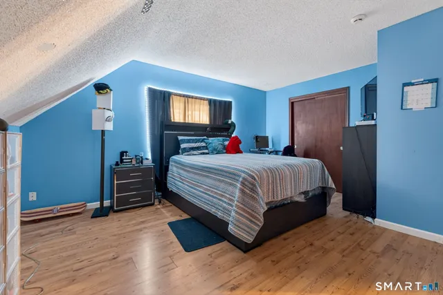 $359,900 | 18 Cadbury Place, Naugatuck, CT 06770