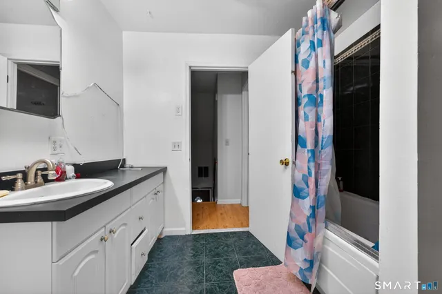 $359,900 | 18 Cadbury Place, Naugatuck, CT 06770