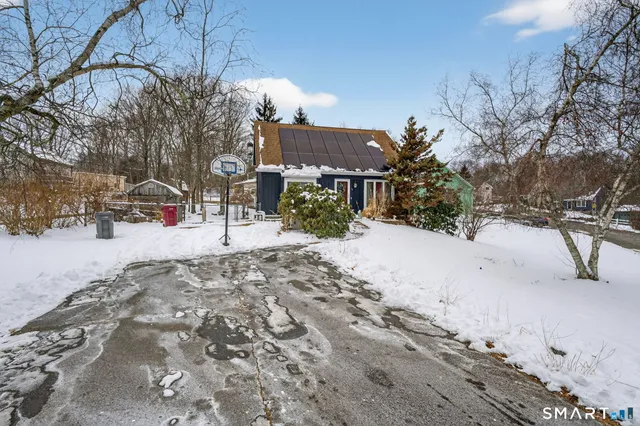 $359,900 | 18 Cadbury Place, Naugatuck, CT 06770