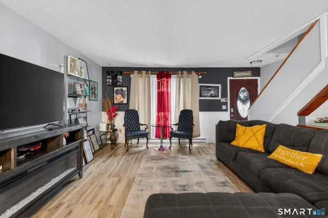 $359,900 | 18 Cadbury Place, Naugatuck, CT 06770