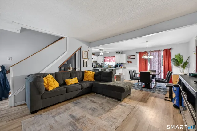 $359,900 | 18 Cadbury Place, Naugatuck, CT 06770