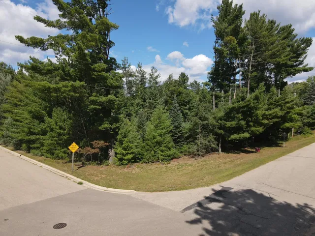 $25,900 | 606 East Brook Street, Suring, WI 54174