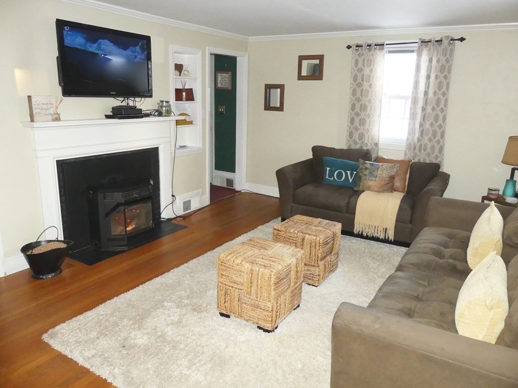 38 Ford Street Springfield, MA 01118 - Photo 4 of 33 Gallery Image 4