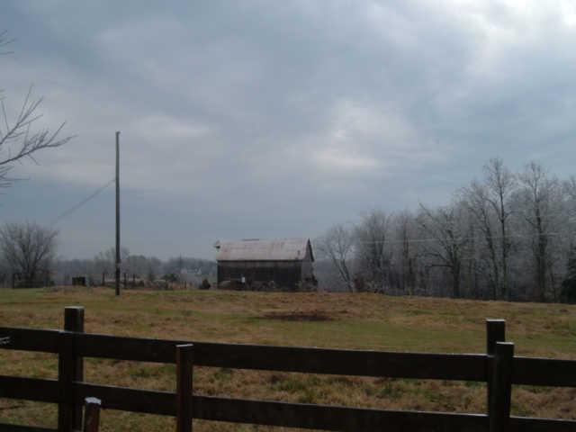 1550 Liberty Road Charlotte, TN 37036 - Photo 8 of 14 Large barn with well water.