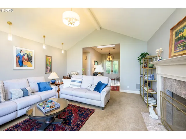 $2,000,000 | 11790 Northwest Fox Ridge Road, McMinnville, OR 97128