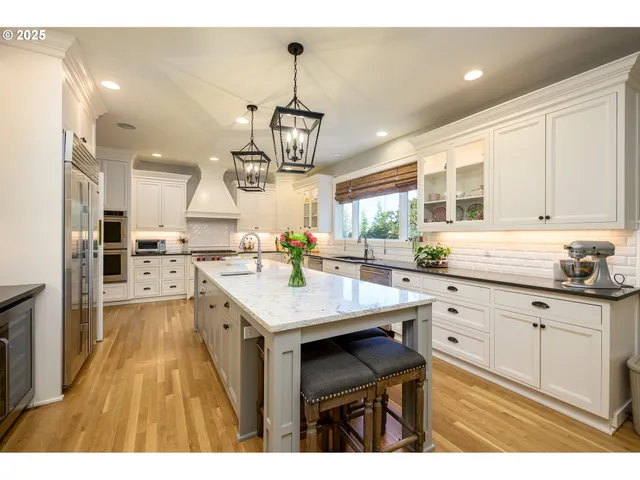 $2,000,000 | 11790 Northwest Fox Ridge Road, McMinnville, OR 97128