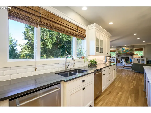 $2,000,000 | 11790 Northwest Fox Ridge Road, McMinnville, OR 97128