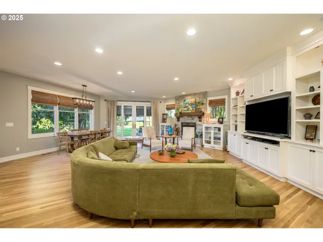 $2,000,000 | 11790 Northwest Fox Ridge Road, McMinnville, OR 97128