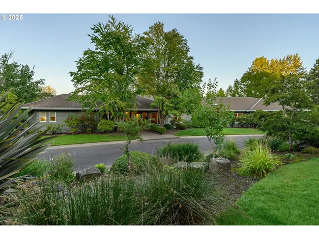 $2,000,000 | 11790 Northwest Fox Ridge Road, McMinnville, OR 97128