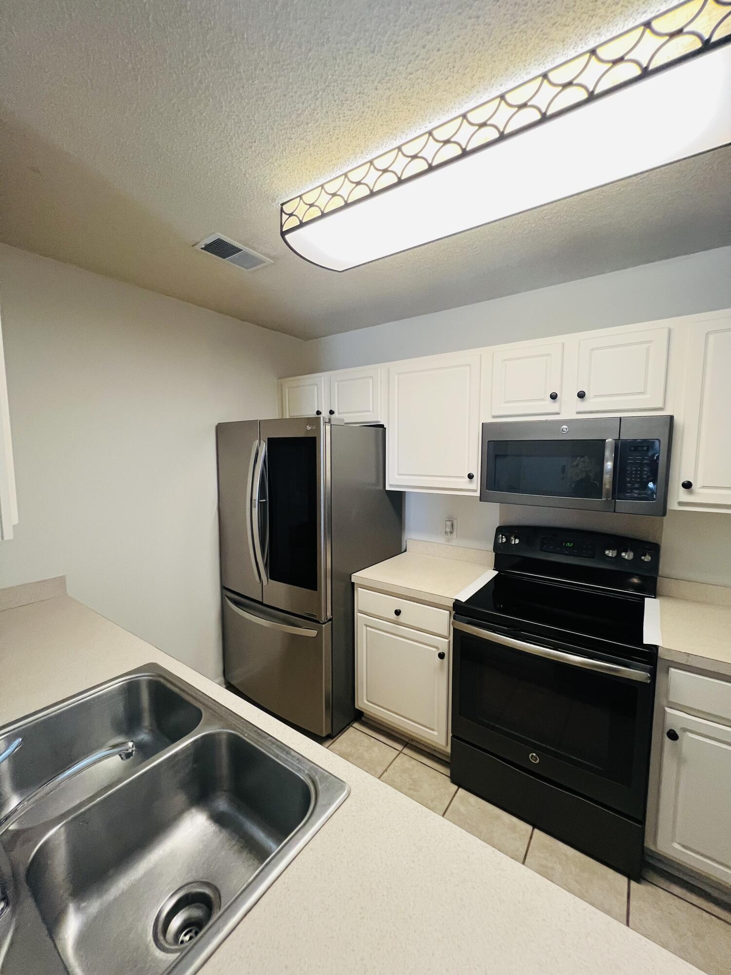 125 Tyron Road Summerville, SC 29483 - Photo 9 of 21 IMG_2558
