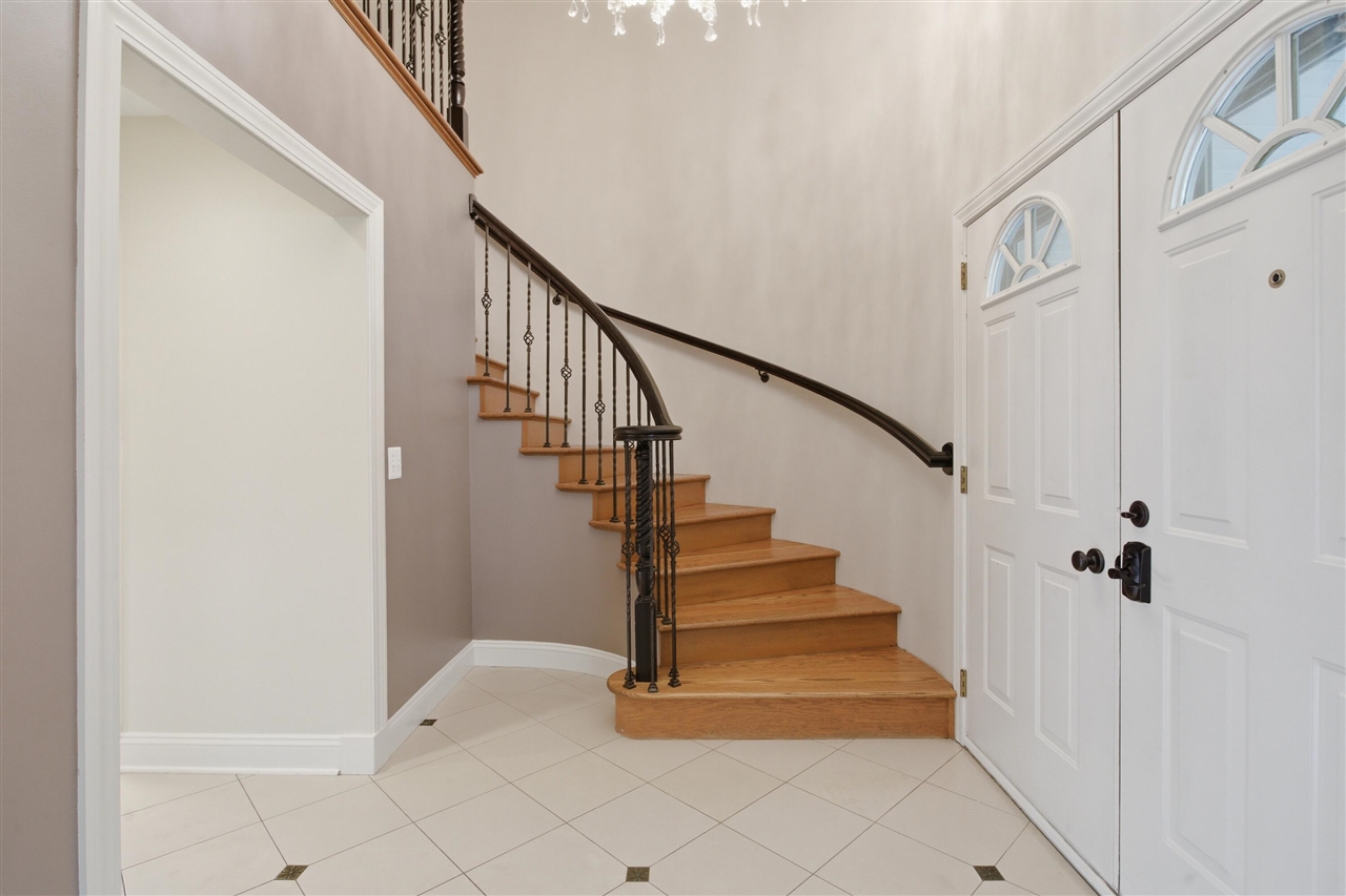 653 Perrien Place Grosse Pointe, MI 48236 - Photo 7 of 54