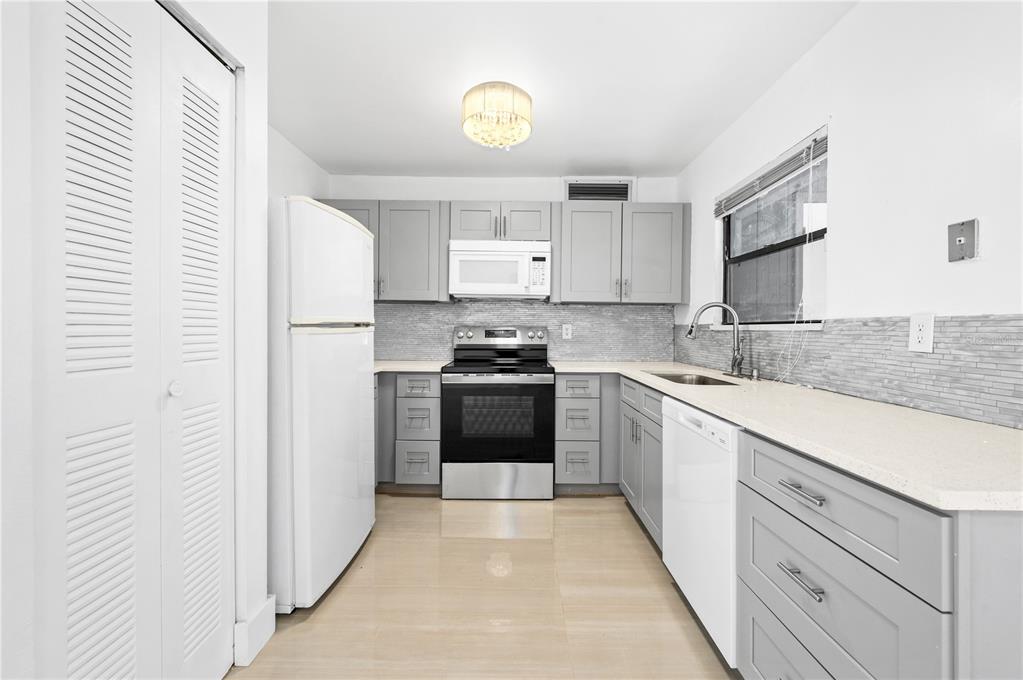 2811 Southwest Archer Road, Unit T157 Gainesville, FL 32608 - Photo 7 of 30