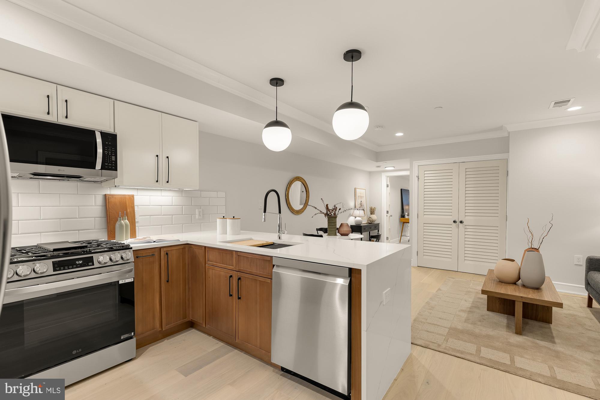 647 G Street Southeast, Unit 1 Washington, DC 20003 - Photo 3 of 32