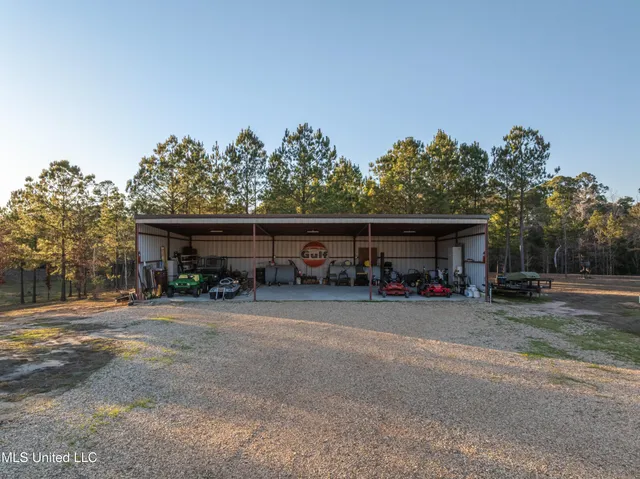 $979,900 | 35 Boggy Hollow Road, Purvis, MS 39475