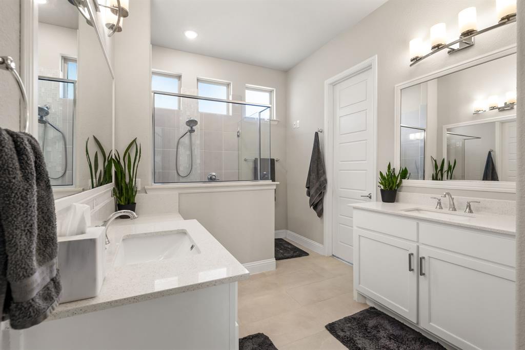 2270 English Ivy Road Frisco, TX 75033 - Photo 18 of 39 a bathroom with a sink and a mirror