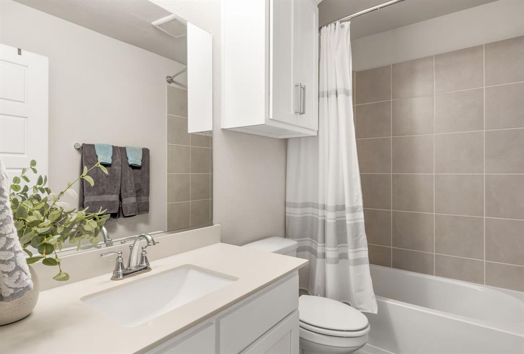 2270 English Ivy Road Frisco, TX 75033 - Photo 27 of 39 a bathroom with a sink a toilet and shower
