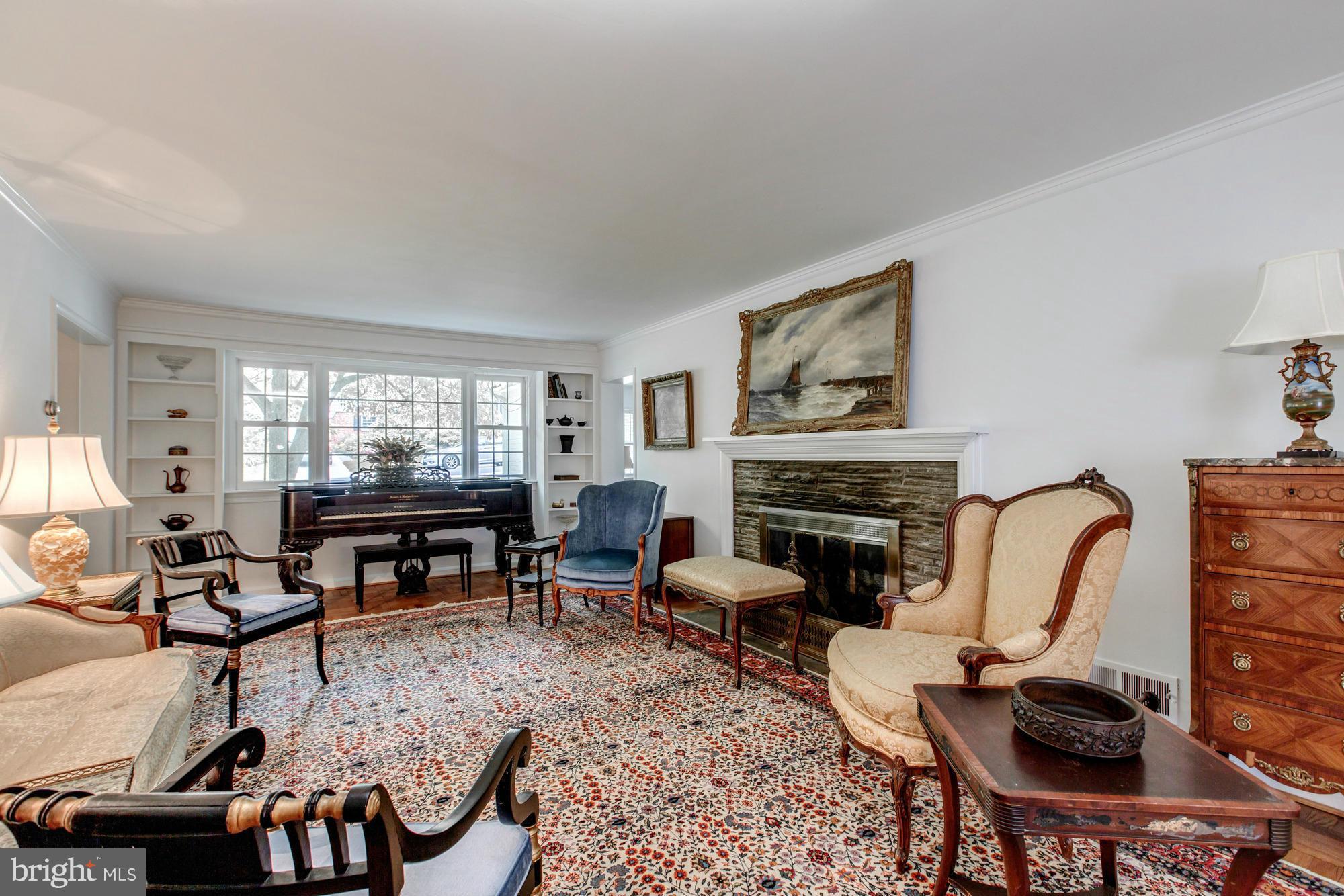 Spacious And Bright Living Room