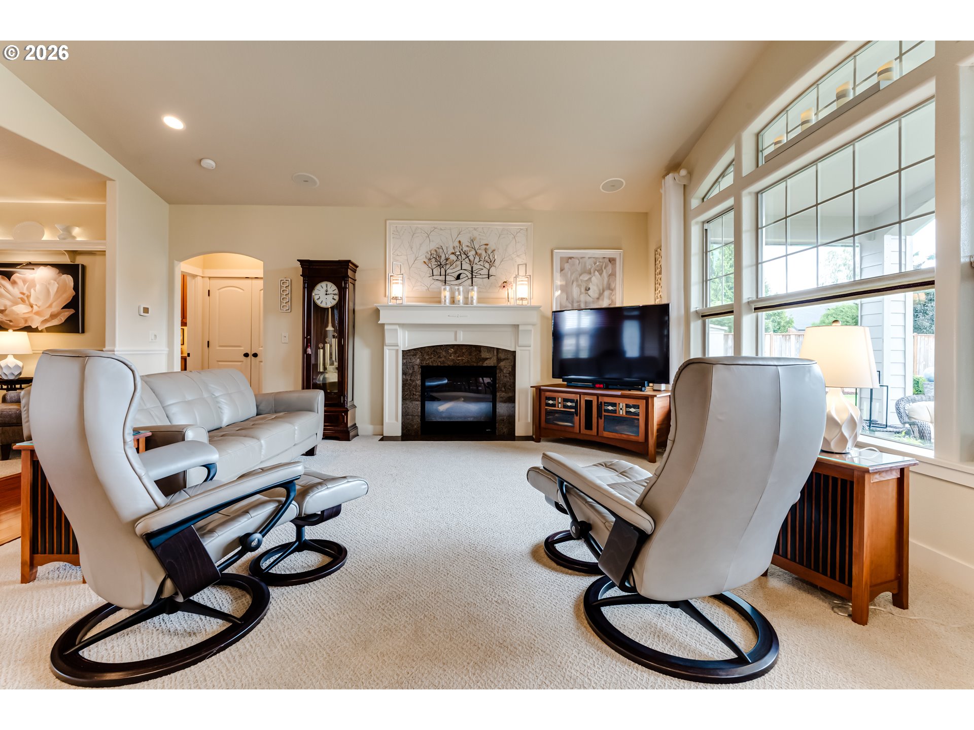 1016 Fieldcrest Avenue Junction City, OR 97448 - Photo 5 of 28 Living Room